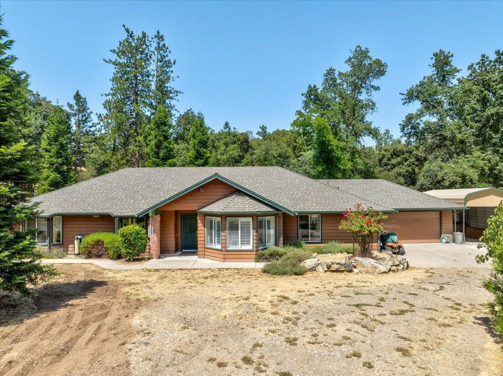 38090 Wortham Road, Oakhurst, CA 93644
