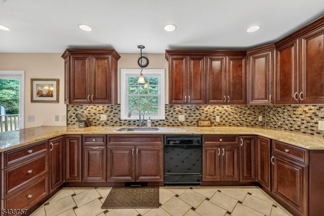 10 Jean Dr, Montville Twp., NJ 07082