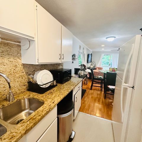 520 High St 7, Clinton, MA 01510