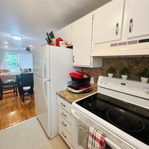 520 High St 7, Clinton, MA 01510