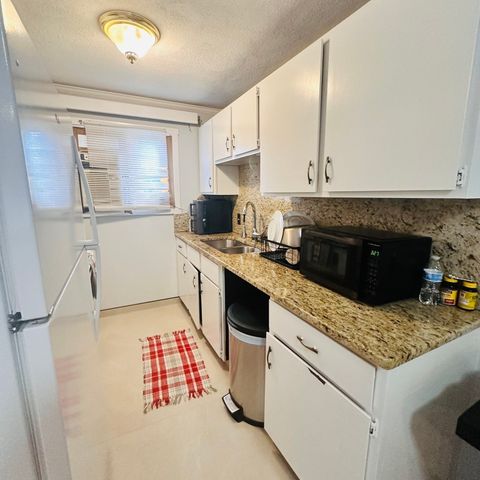 520 High St 7, Clinton, MA 01510