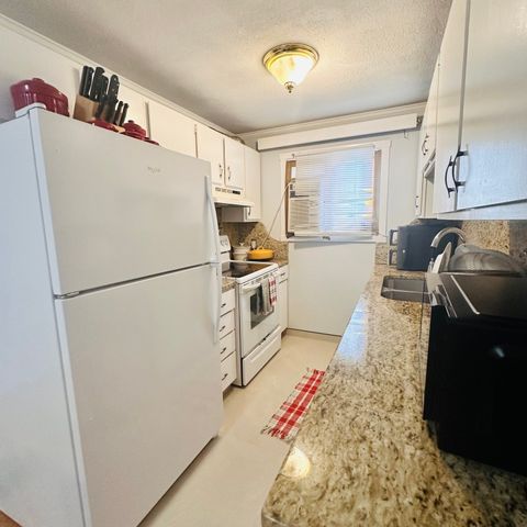520 High St 7, Clinton, MA 01510
