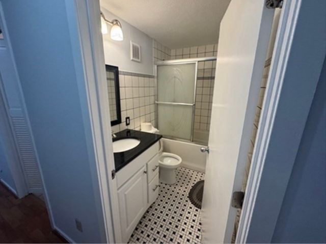 520 High St 7, Clinton, MA 01510