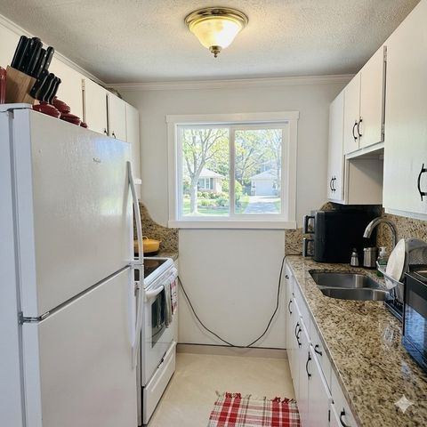 520 High St 7, Clinton, MA 01510