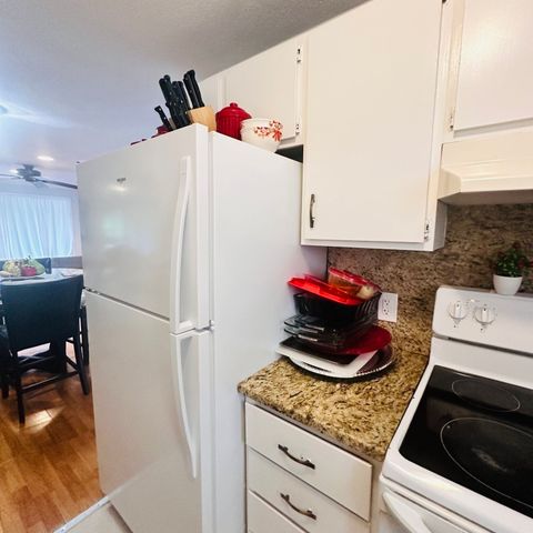 520 High St 7, Clinton, MA 01510
