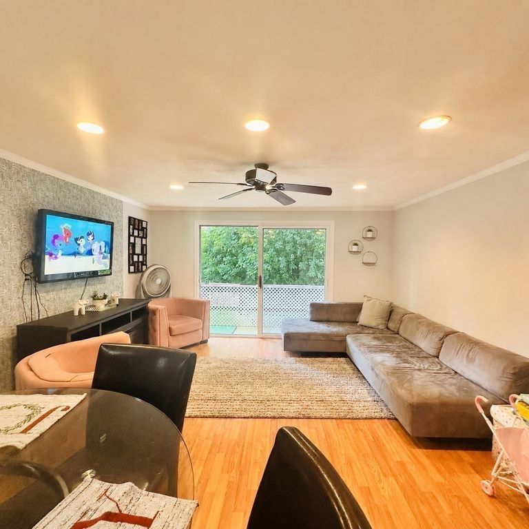 520 High St 7, Clinton, MA 01510