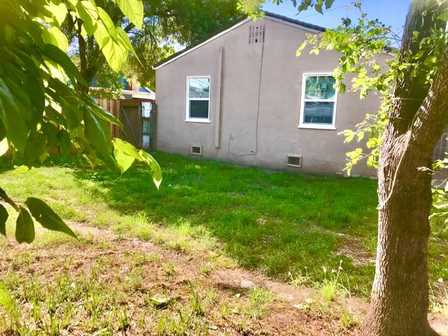 877 Eleanor Ave, Sacramento, CA 95815