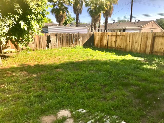 877 Eleanor Ave, Sacramento, CA 95815