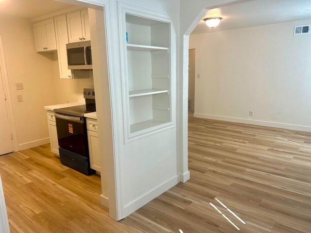 877 Eleanor Ave, Sacramento, CA 95815