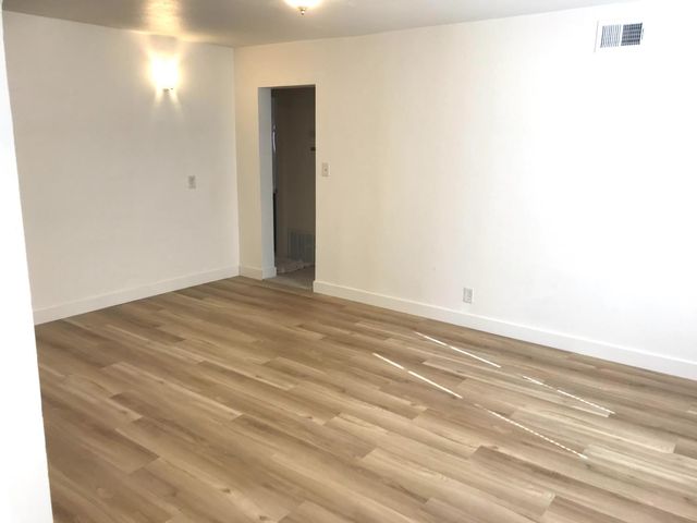 877 Eleanor Ave, Sacramento, CA 95815