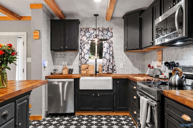 403 Forest Road, Gadsden, AL 35901