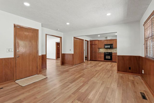 2033 N Gow, Wichita, KS 67203