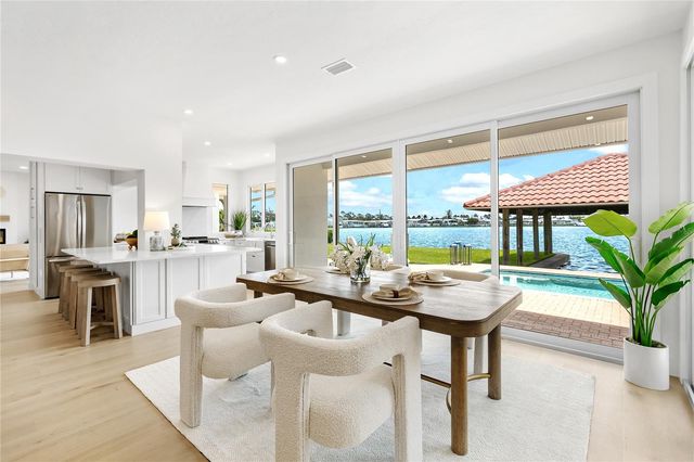 330 W BAY DRIVE, Venice, FL 34285
