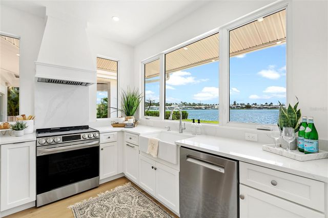 330 W BAY DRIVE, Venice, FL 34285