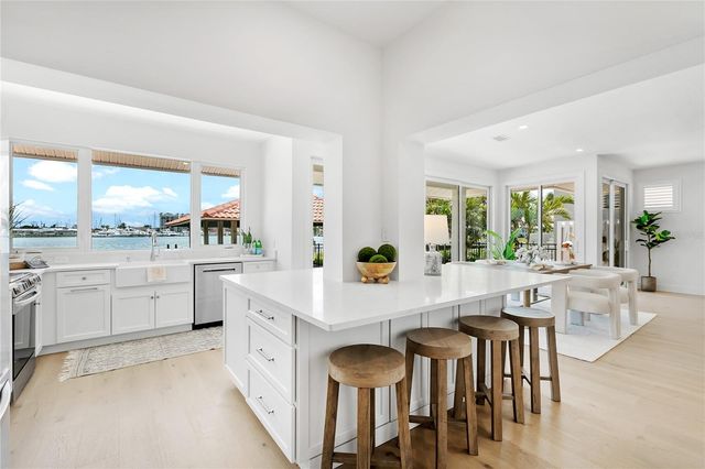 330 W BAY DRIVE, Venice, FL 34285