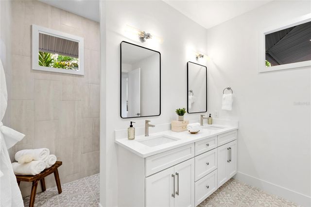 330 W BAY DRIVE, Venice, FL 34285