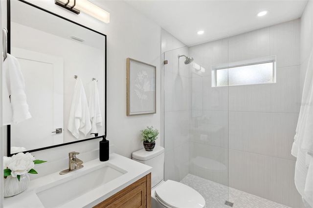 330 W BAY DRIVE, Venice, FL 34285