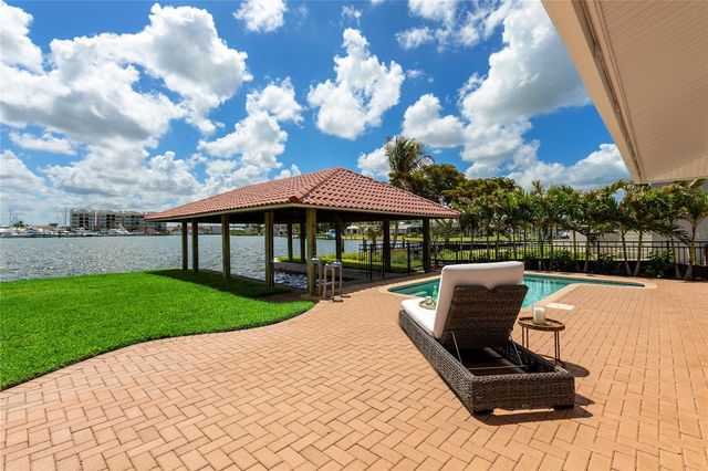 330 W BAY DRIVE, Venice, FL 34285