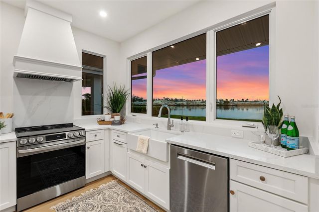 330 W BAY DRIVE, Venice, FL 34285