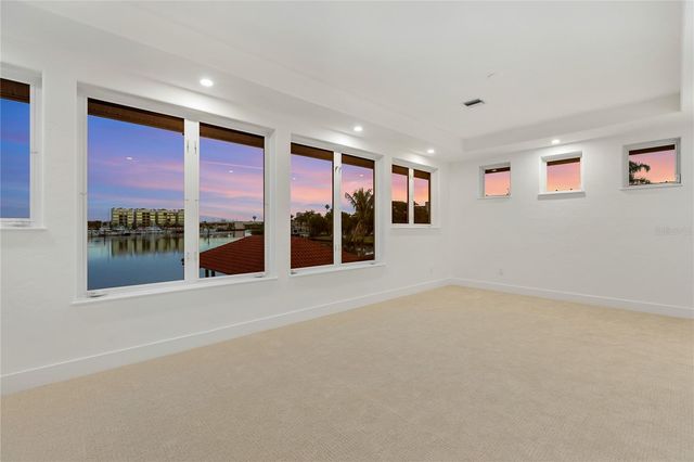 330 W BAY DRIVE, Venice, FL 34285