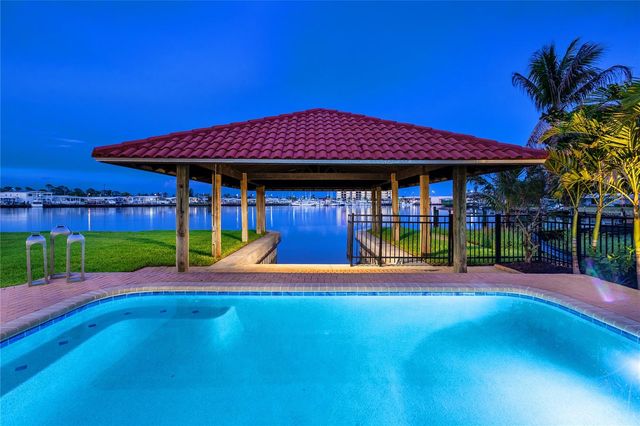 330 W BAY DRIVE, Venice, FL 34285
