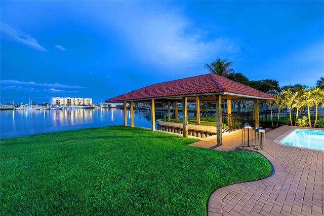 330 W BAY DRIVE, Venice, FL 34285