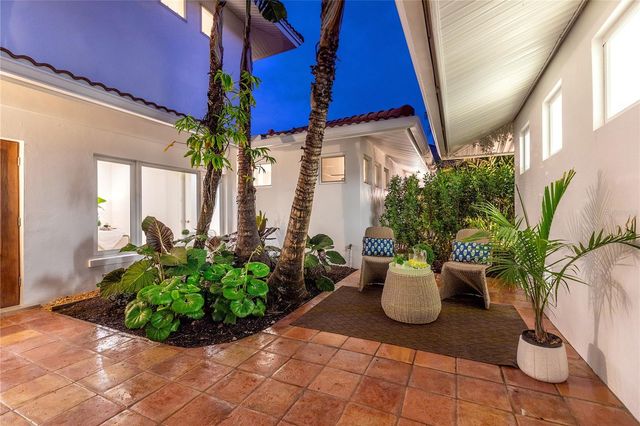 330 W BAY DRIVE, Venice, FL 34285