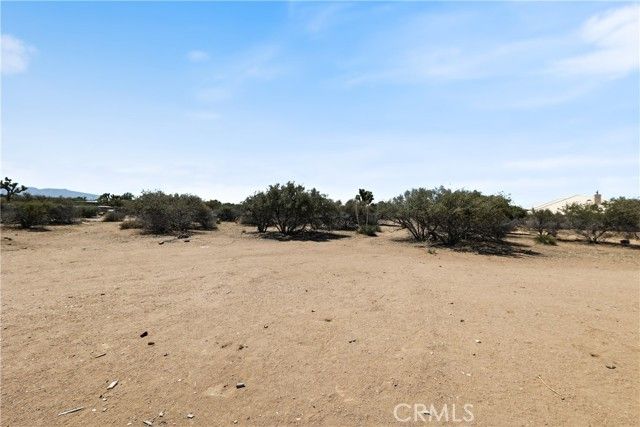 8195 Alta Mesa Road, Oak Hills, CA 92344