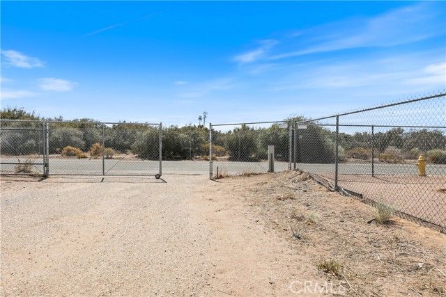 8195 Alta Mesa Road, Oak Hills, CA 92344