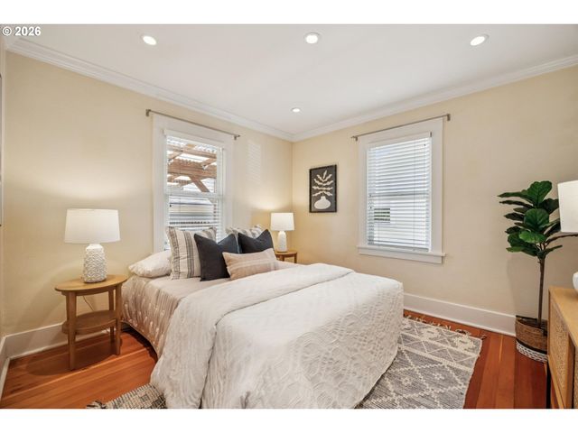 7054 N DELAWARE Ave, Portland, OR 97217