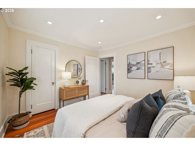 7054 N DELAWARE Ave, Portland, OR 97217