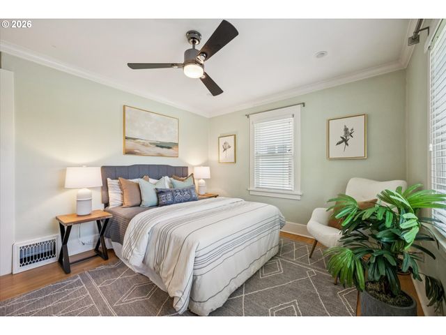 7054 N DELAWARE Ave, Portland, OR 97217