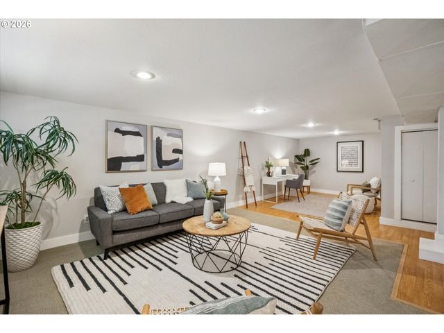 7054 N DELAWARE Ave, Portland, OR 97217
