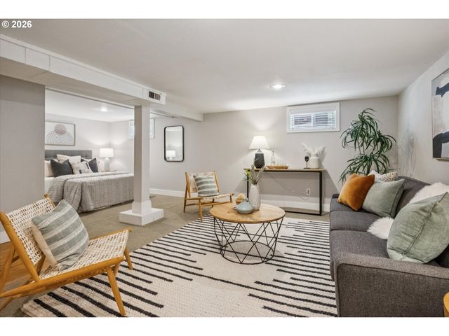 7054 N DELAWARE Ave, Portland, OR 97217