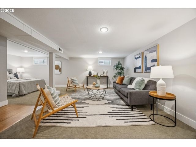 7054 N DELAWARE Ave, Portland, OR 97217