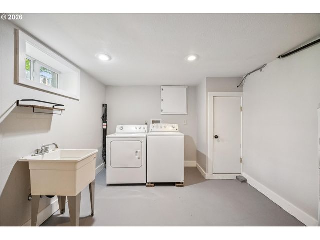 7054 N DELAWARE Ave, Portland, OR 97217