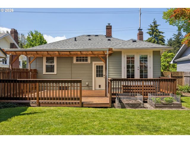 7054 N DELAWARE Ave, Portland, OR 97217