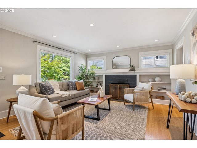 7054 N DELAWARE Ave, Portland, OR 97217