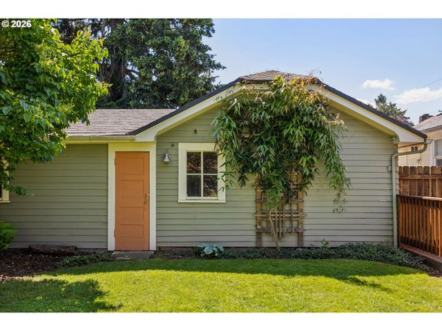 7054 N DELAWARE Ave, Portland, OR 97217