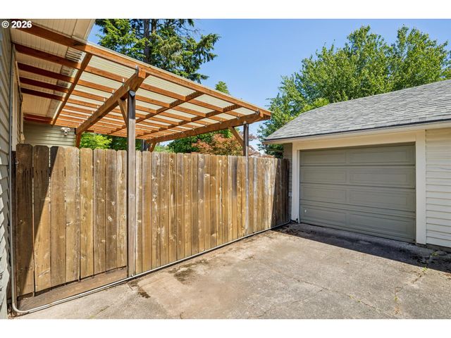 7054 N DELAWARE Ave, Portland, OR 97217