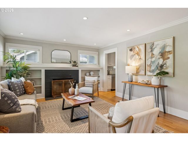 7054 N DELAWARE Ave, Portland, OR 97217