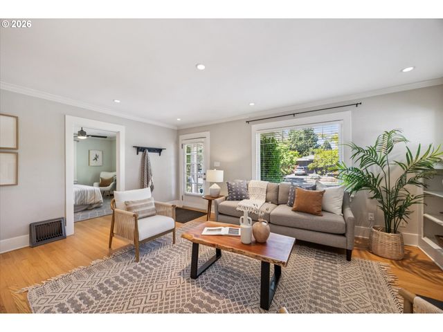 7054 N DELAWARE Ave, Portland, OR 97217