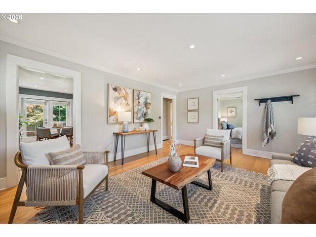 7054 N DELAWARE Ave, Portland, OR 97217