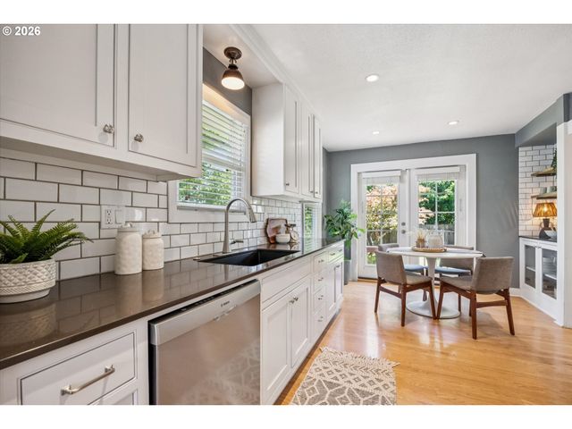 7054 N DELAWARE Ave, Portland, OR 97217