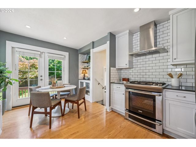7054 N DELAWARE Ave, Portland, OR 97217