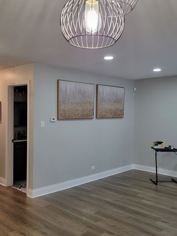 1100 Holbrook Road H, Homewood, IL 60430