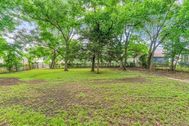 225 Featherston Street, Cleburne, TX 76033
