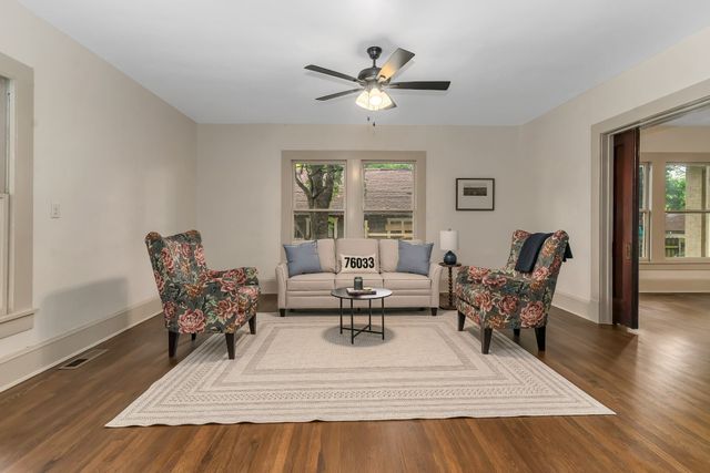 225 Featherston Street, Cleburne, TX 76033