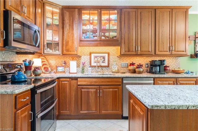 325 Creekside Drive, High Point, NC 27265