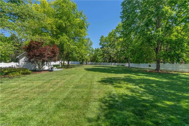 325 Creekside Drive, High Point, NC 27265